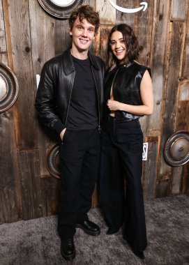 Hunter Doohan ve Johnna Dias-Watson, 13 Mayıs 2025 'te Los Angeles, Kaliforniya' da bulunan Akademi Sinema Müzesi 'ndeki Ted Mann Tiyatrosu' nda düzenlenen Amazon Prime Video 'nun' Motorheads '1. sezonunun Los Angeles özel gösterimine geldiler.  