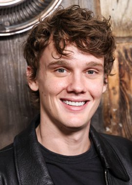 Amerikalı aktör, yazar ve yönetmen Hunter Doohan, 13 Mayıs 2025 'te Los Angeles' ta bulunan Akademi Sinema Müzesi 'ndeki Ted Mann Tiyatrosu' nda düzenlenen Amazon Prime Video 'nun' Motorheads '1. sezonunun Los Angeles Özel Gösterimi' ne geldi.     