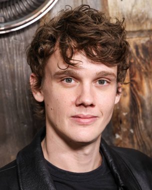 Amerikalı aktör, yazar ve yönetmen Hunter Doohan, 13 Mayıs 2025 'te Los Angeles' ta bulunan Akademi Sinema Müzesi 'ndeki Ted Mann Tiyatrosu' nda düzenlenen Amazon Prime Video 'nun' Motorheads '1. sezonunun Los Angeles Özel Gösterimi' ne geldi.     