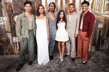 Uriah Shelton, Nathalie Kelley, Michael Cimino, Melissa Collazo, Ryan Phillippe ve Nicolas Cantu, 13 Mayıs 2025 'te Los Angeles' taki Ted Mann Tiyatrosu 'nda düzenlenen Amazon Prime Video' un 'Motor Kafaları' nın Los Angeles özel gösterimine geldiler.
