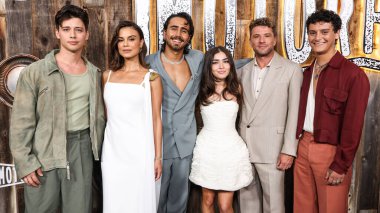 Uriah Shelton, Nathalie Kelley, Michael Cimino, Melissa Collazo, Ryan Phillippe ve Nicolas Cantu, 13 Mayıs 2025 'te Los Angeles' taki Ted Mann Tiyatrosu 'nda düzenlenen Amazon Prime Video' un 'Motor Kafaları' nın Los Angeles özel gösterimine geldiler.