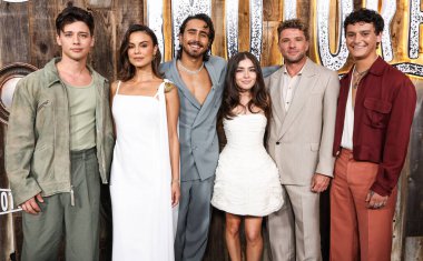 Uriah Shelton, Nathalie Kelley, Michael Cimino, Melissa Collazo, Ryan Phillippe ve Nicolas Cantu, 13 Mayıs 2025 'te Los Angeles' taki Ted Mann Tiyatrosu 'nda düzenlenen Amazon Prime Video' un 'Motor Kafaları' nın Los Angeles özel gösterimine geldiler.