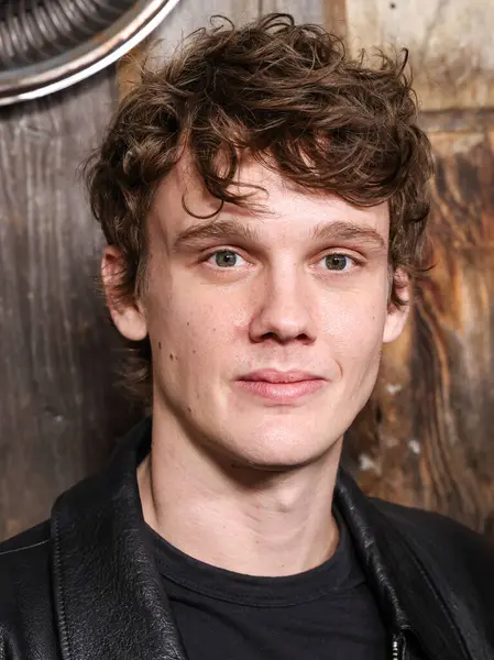 Amerikalı aktör, yazar ve yönetmen Hunter Doohan, 13 Mayıs 2025 'te Los Angeles' ta bulunan Akademi Sinema Müzesi 'ndeki Ted Mann Tiyatrosu' nda düzenlenen Amazon Prime Video 'nun' Motorheads '1. sezonunun Los Angeles Özel Gösterimi' ne geldi.     