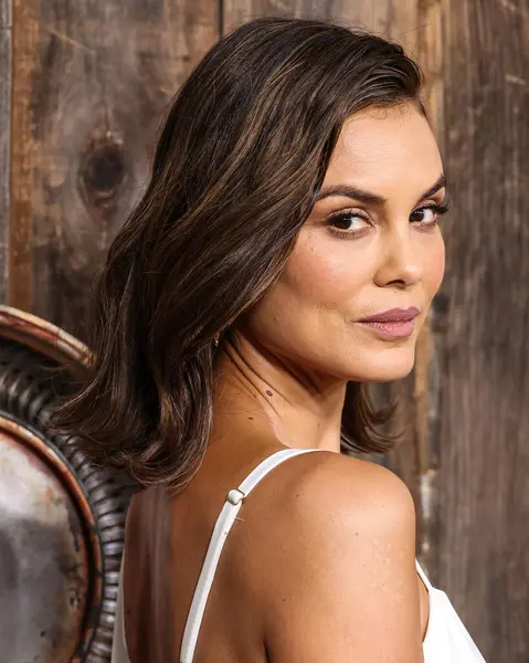 Perulu-Avustralyalı aktris Nathalie Kelley, 13 Mayıs 2025 tarihinde Los Angeles, Kaliforniya 'da bulunan Akademi Sinema Müzesi' ndeki Ted Mann Tiyatrosu 'nda düzenlenen Amazon Prime Video' nun Motorheads 'in 1. sezonunun Los Angeles özel gösterimine geldi.   