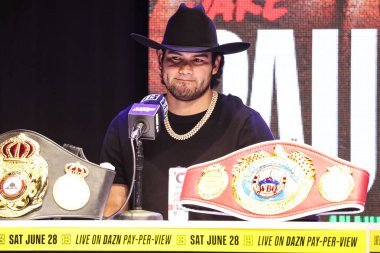 Meksikalı profesyonel boksör ve kruvazör Gilberto 'Zurdo' Ramirez 14 Mayıs 2025 'te Hollywood, Los Angeles, Kaliforniya, ABD' de düzenlenen Jake Paul vs. Julio Cesar Chavez Jr. Basın Konferansına katıldı..