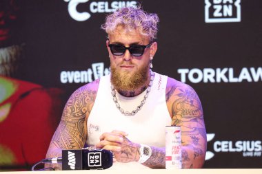 Amerikalı profesyonel boksör ve aktör Jake 'El Gallo de Dorado' Paul, 14 Mayıs 2025 'te Hollywood, Los Angeles, Kaliforniya, ABD' de düzenlenen Jake Paul - Julio Cesar Chavez Jr. Basın Konferansına katıldı..        