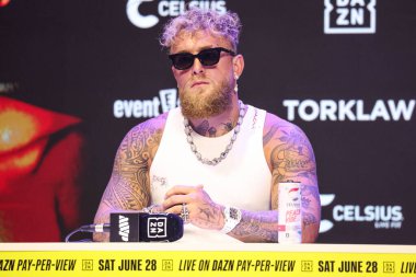 Amerikalı profesyonel boksör ve aktör Jake 'El Gallo de Dorado' Paul, 14 Mayıs 2025 'te Hollywood, Los Angeles, Kaliforniya, ABD' de düzenlenen Jake Paul - Julio Cesar Chavez Jr. Basın Konferansına katıldı..        