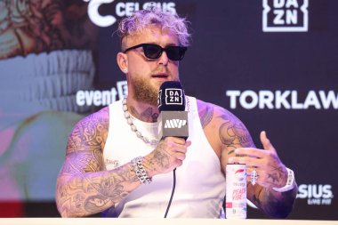 Amerikalı profesyonel boksör ve aktör Jake 'El Gallo de Dorado' Paul, 14 Mayıs 2025 'te Hollywood, Los Angeles, Kaliforniya, ABD' de düzenlenen Jake Paul - Julio Cesar Chavez Jr. Basın Konferansına katıldı..         