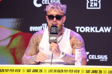 Amerikalı profesyonel boksör ve aktör Jake 'El Gallo de Dorado' Paul, 14 Mayıs 2025 'te Hollywood, Los Angeles, Kaliforniya, ABD' de düzenlenen Jake Paul - Julio Cesar Chavez Jr. Basın Konferansına katıldı..        