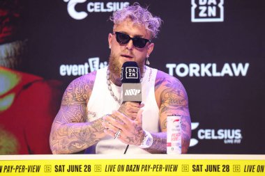 Amerikalı profesyonel boksör ve aktör Jake 'El Gallo de Dorado' Paul, 14 Mayıs 2025 'te Hollywood, Los Angeles, Kaliforniya, ABD' de düzenlenen Jake Paul - Julio Cesar Chavez Jr. Basın Konferansına katıldı..        
