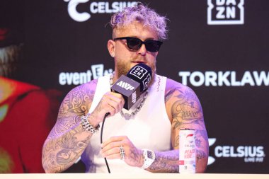 Amerikalı profesyonel boksör ve aktör Jake 'El Gallo de Dorado' Paul, 14 Mayıs 2025 'te Hollywood, Los Angeles, Kaliforniya, ABD' de düzenlenen Jake Paul - Julio Cesar Chavez Jr. Basın Konferansına katıldı..        