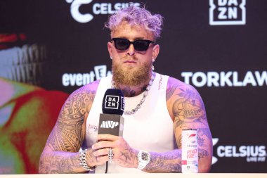 Amerikalı profesyonel boksör ve aktör Jake 'El Gallo de Dorado' Paul, 14 Mayıs 2025 'te Hollywood, Los Angeles, Kaliforniya, ABD' de düzenlenen Jake Paul - Julio Cesar Chavez Jr. Basın Konferansına katıldı..         