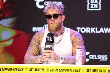 Amerikalı profesyonel boksör ve aktör Jake 'El Gallo de Dorado' Paul, 14 Mayıs 2025 'te Hollywood, Los Angeles, Kaliforniya, ABD' de düzenlenen Jake Paul - Julio Cesar Chavez Jr. Basın Konferansına katıldı..        