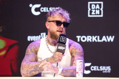 Amerikalı profesyonel boksör ve aktör Jake 'El Gallo de Dorado' Paul, 14 Mayıs 2025 'te Hollywood, Los Angeles, Kaliforniya, ABD' de düzenlenen Jake Paul - Julio Cesar Chavez Jr. Basın Konferansına katıldı..        