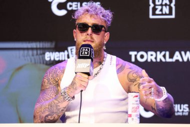 Amerikalı profesyonel boksör ve aktör Jake 'El Gallo de Dorado' Paul, 14 Mayıs 2025 'te Hollywood, Los Angeles, Kaliforniya, ABD' de düzenlenen Jake Paul - Julio Cesar Chavez Jr. Basın Konferansına katıldı..        