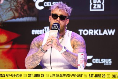 Amerikalı profesyonel boksör ve aktör Jake 'El Gallo de Dorado' Paul, 14 Mayıs 2025 'te Hollywood, Los Angeles, Kaliforniya, ABD' de düzenlenen Jake Paul - Julio Cesar Chavez Jr. Basın Konferansına katıldı..        