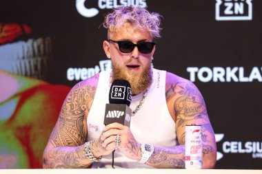 Amerikalı profesyonel boksör ve aktör Jake 'El Gallo de Dorado' Paul, 14 Mayıs 2025 'te Hollywood, Los Angeles, Kaliforniya, ABD' de düzenlenen Jake Paul - Julio Cesar Chavez Jr. Basın Konferansına katıldı..        