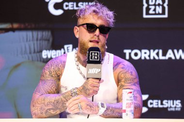 Amerikalı profesyonel boksör ve aktör Jake 'El Gallo de Dorado' Paul, 14 Mayıs 2025 'te Hollywood, Los Angeles, Kaliforniya, ABD' de düzenlenen Jake Paul - Julio Cesar Chavez Jr. Basın Konferansına katıldı..         