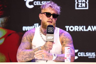 Amerikalı profesyonel boksör ve aktör Jake 'El Gallo de Dorado' Paul, 14 Mayıs 2025 'te Hollywood, Los Angeles, Kaliforniya, ABD' de düzenlenen Jake Paul - Julio Cesar Chavez Jr. Basın Konferansına katıldı..        