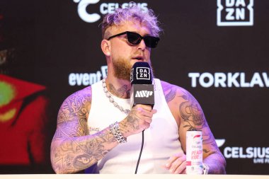 Amerikalı profesyonel boksör ve aktör Jake 'El Gallo de Dorado' Paul, 14 Mayıs 2025 'te Hollywood, Los Angeles, Kaliforniya, ABD' de düzenlenen Jake Paul - Julio Cesar Chavez Jr. Basın Konferansına katıldı..        