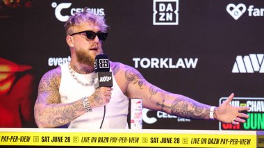 Amerikalı profesyonel boksör ve aktör Jake 'El Gallo de Dorado' Paul, 14 Mayıs 2025 'te Hollywood, Los Angeles, Kaliforniya, ABD' de düzenlenen Jake Paul - Julio Cesar Chavez Jr. Basın Konferansına katıldı..        