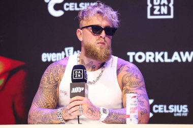 Amerikalı profesyonel boksör ve aktör Jake 'El Gallo de Dorado' Paul, 14 Mayıs 2025 'te Hollywood, Los Angeles, Kaliforniya, ABD' de düzenlenen Jake Paul - Julio Cesar Chavez Jr. Basın Konferansına katıldı..        