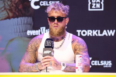 Amerikalı profesyonel boksör ve aktör Jake 'El Gallo de Dorado' Paul, 14 Mayıs 2025 'te Hollywood, Los Angeles, Kaliforniya, ABD' de düzenlenen Jake Paul - Julio Cesar Chavez Jr. Basın Konferansına katıldı..         