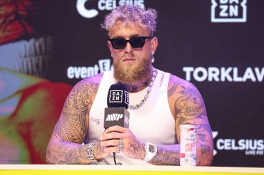 Amerikalı profesyonel boksör ve aktör Jake 'El Gallo de Dorado' Paul, 14 Mayıs 2025 'te Hollywood, Los Angeles, Kaliforniya, ABD' de düzenlenen Jake Paul - Julio Cesar Chavez Jr. Basın Konferansına katıldı..         