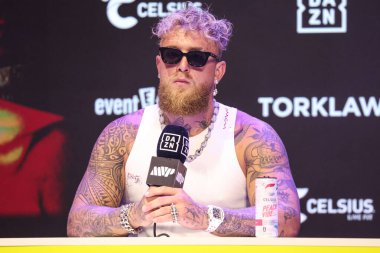 Amerikalı profesyonel boksör ve aktör Jake 'El Gallo de Dorado' Paul, 14 Mayıs 2025 'te Hollywood, Los Angeles, Kaliforniya, ABD' de düzenlenen Jake Paul - Julio Cesar Chavez Jr. Basın Konferansına katıldı..         