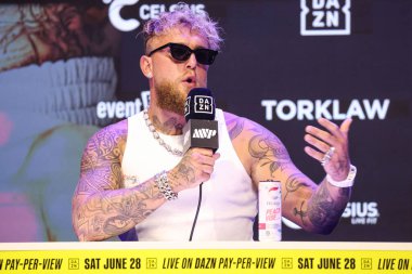 Amerikalı profesyonel boksör ve aktör Jake 'El Gallo de Dorado' Paul, 14 Mayıs 2025 'te Hollywood, Los Angeles, Kaliforniya, ABD' de düzenlenen Jake Paul - Julio Cesar Chavez Jr. Basın Konferansına katıldı..         