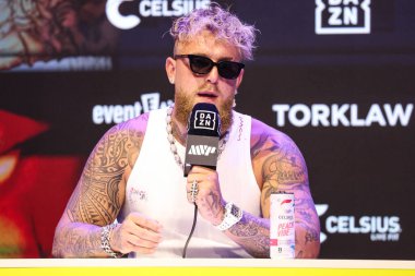 Amerikalı profesyonel boksör ve aktör Jake 'El Gallo de Dorado' Paul, 14 Mayıs 2025 'te Hollywood, Los Angeles, Kaliforniya, ABD' de düzenlenen Jake Paul - Julio Cesar Chavez Jr. Basın Konferansına katıldı..         