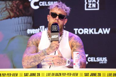 Amerikalı profesyonel boksör ve aktör Jake 'El Gallo de Dorado' Paul, 14 Mayıs 2025 'te Hollywood, Los Angeles, Kaliforniya, ABD' de düzenlenen Jake Paul - Julio Cesar Chavez Jr. Basın Konferansına katıldı..         