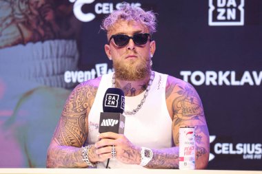 Amerikalı profesyonel boksör ve aktör Jake 'El Gallo de Dorado' Paul, 14 Mayıs 2025 'te Hollywood, Los Angeles, Kaliforniya, ABD' de düzenlenen Jake Paul - Julio Cesar Chavez Jr. Basın Konferansına katıldı..        