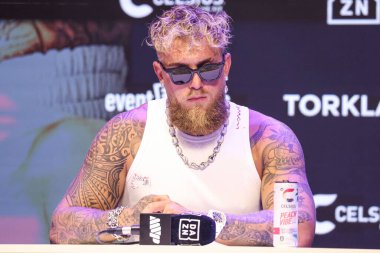 Amerikalı profesyonel boksör ve aktör Jake 'El Gallo de Dorado' Paul, 14 Mayıs 2025 'te Hollywood, Los Angeles, Kaliforniya, ABD' de düzenlenen Jake Paul - Julio Cesar Chavez Jr. Basın Konferansına katıldı..         