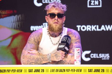 Amerikalı profesyonel boksör ve aktör Jake 'El Gallo de Dorado' Paul, 14 Mayıs 2025 'te Hollywood, Los Angeles, Kaliforniya, ABD' de düzenlenen Jake Paul - Julio Cesar Chavez Jr. Basın Konferansına katıldı..        