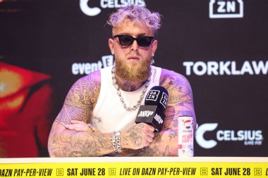 Amerikalı profesyonel boksör ve aktör Jake 'El Gallo de Dorado' Paul, 14 Mayıs 2025 'te Hollywood, Los Angeles, Kaliforniya, ABD' de düzenlenen Jake Paul - Julio Cesar Chavez Jr. Basın Konferansına katıldı..         