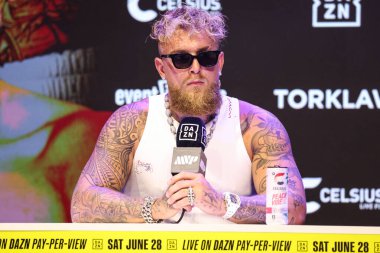 Amerikalı profesyonel boksör ve aktör Jake 'El Gallo de Dorado' Paul, 14 Mayıs 2025 'te Hollywood, Los Angeles, Kaliforniya, ABD' de düzenlenen Jake Paul - Julio Cesar Chavez Jr. Basın Konferansına katıldı..         