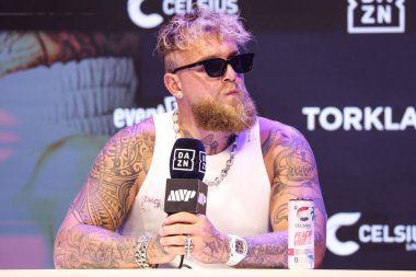 Amerikalı profesyonel boksör ve aktör Jake 'El Gallo de Dorado' Paul, 14 Mayıs 2025 'te Hollywood, Los Angeles, Kaliforniya, ABD' de düzenlenen Jake Paul - Julio Cesar Chavez Jr. Basın Konferansına katıldı..        