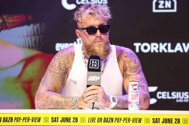 Amerikalı profesyonel boksör ve aktör Jake 'El Gallo de Dorado' Paul, 14 Mayıs 2025 'te Hollywood, Los Angeles, Kaliforniya, ABD' de düzenlenen Jake Paul - Julio Cesar Chavez Jr. Basın Konferansına katıldı..        