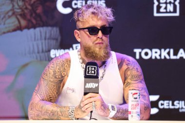 Amerikalı profesyonel boksör ve aktör Jake 'El Gallo de Dorado' Paul, 14 Mayıs 2025 'te Hollywood, Los Angeles, Kaliforniya, ABD' de düzenlenen Jake Paul - Julio Cesar Chavez Jr. Basın Konferansına katıldı..         