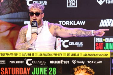 Amerikalı profesyonel boksör ve aktör Jake 'El Gallo de Dorado' Paul, 14 Mayıs 2025 'te Hollywood, Los Angeles, Kaliforniya, ABD' de düzenlenen Jake Paul - Julio Cesar Chavez Jr. Basın Konferansına katıldı..         
