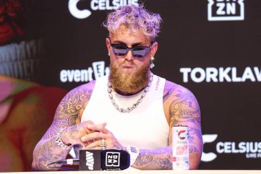 Amerikalı profesyonel boksör ve aktör Jake 'El Gallo de Dorado' Paul, 14 Mayıs 2025 'te Hollywood, Los Angeles, Kaliforniya, ABD' de düzenlenen Jake Paul - Julio Cesar Chavez Jr. Basın Konferansına katıldı..         