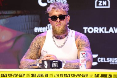 Amerikalı profesyonel boksör ve aktör Jake 'El Gallo de Dorado' Paul, 14 Mayıs 2025 'te Hollywood, Los Angeles, Kaliforniya, ABD' de düzenlenen Jake Paul - Julio Cesar Chavez Jr. Basın Konferansına katıldı..        