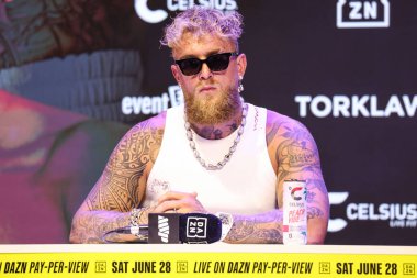 Amerikalı profesyonel boksör ve aktör Jake 'El Gallo de Dorado' Paul, 14 Mayıs 2025 'te Hollywood, Los Angeles, Kaliforniya, ABD' de düzenlenen Jake Paul - Julio Cesar Chavez Jr. Basın Konferansına katıldı..         