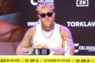 Amerikalı profesyonel boksör ve aktör Jake 'El Gallo de Dorado' Paul, 14 Mayıs 2025 'te Hollywood, Los Angeles, Kaliforniya, ABD' de düzenlenen Jake Paul - Julio Cesar Chavez Jr. Basın Konferansına katıldı..         