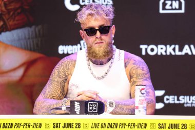 Amerikalı profesyonel boksör ve aktör Jake 'El Gallo de Dorado' Paul, 14 Mayıs 2025 'te Hollywood, Los Angeles, Kaliforniya, ABD' de düzenlenen Jake Paul - Julio Cesar Chavez Jr. Basın Konferansına katıldı..         