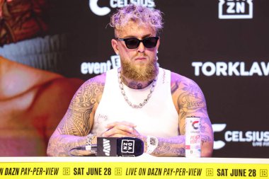 Amerikalı profesyonel boksör ve aktör Jake 'El Gallo de Dorado' Paul, 14 Mayıs 2025 'te Hollywood, Los Angeles, Kaliforniya, ABD' de düzenlenen Jake Paul - Julio Cesar Chavez Jr. Basın Konferansına katıldı..         