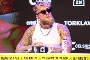 Amerikalı profesyonel boksör ve aktör Jake 'El Gallo de Dorado' Paul, 14 Mayıs 2025 'te Hollywood, Los Angeles, Kaliforniya, ABD' de düzenlenen Jake Paul - Julio Cesar Chavez Jr. Basın Konferansına katıldı..         