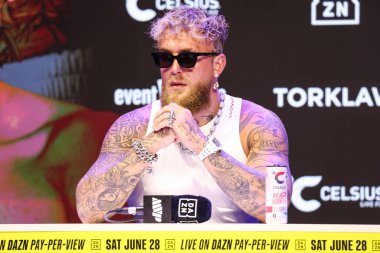 Amerikalı profesyonel boksör ve aktör Jake 'El Gallo de Dorado' Paul, 14 Mayıs 2025 'te Hollywood, Los Angeles, Kaliforniya, ABD' de düzenlenen Jake Paul - Julio Cesar Chavez Jr. Basın Konferansına katıldı..        