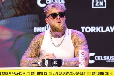 Amerikalı profesyonel boksör ve aktör Jake 'El Gallo de Dorado' Paul, 14 Mayıs 2025 'te Hollywood, Los Angeles, Kaliforniya, ABD' de düzenlenen Jake Paul - Julio Cesar Chavez Jr. Basın Konferansına katıldı..         